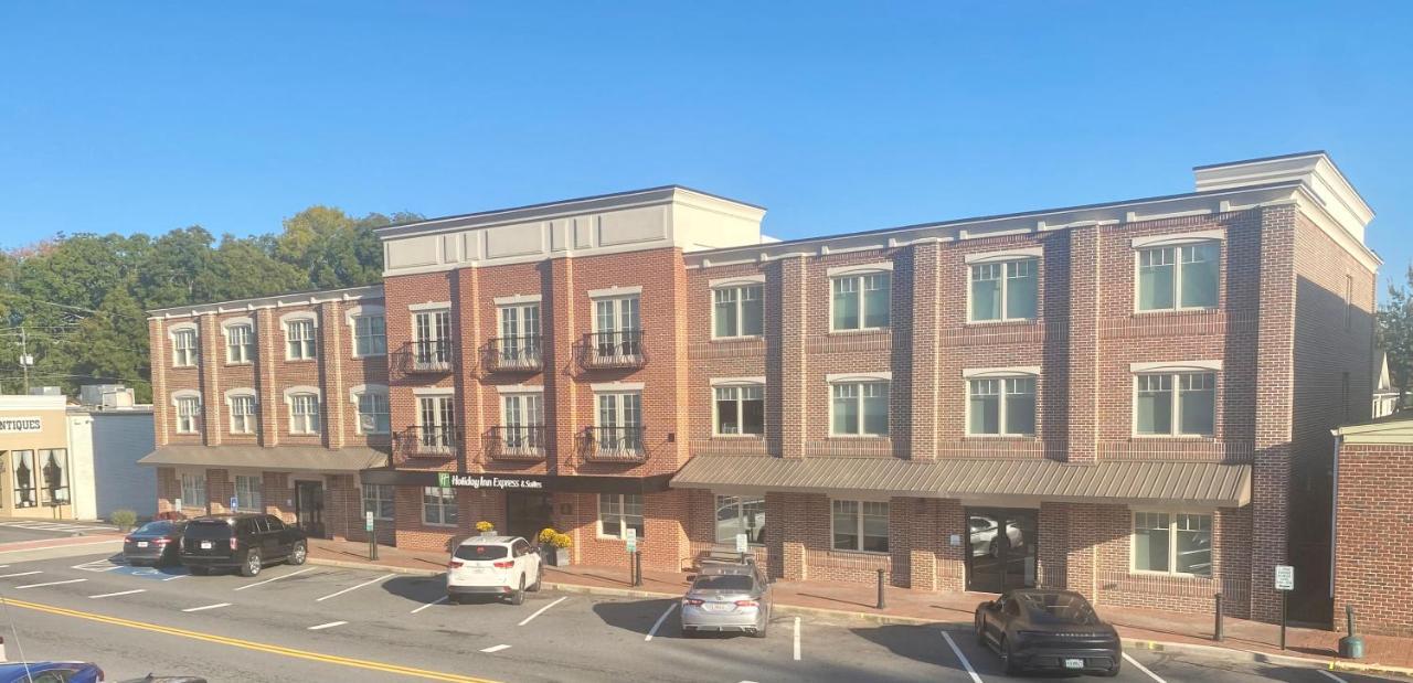 Holiday Inn Express & Suites - Dahlonega - University Area By Ihg Exterior photo