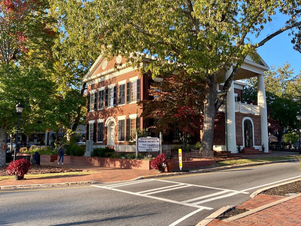 Holiday Inn Express & Suites - Dahlonega - University Area By Ihg Exterior photo